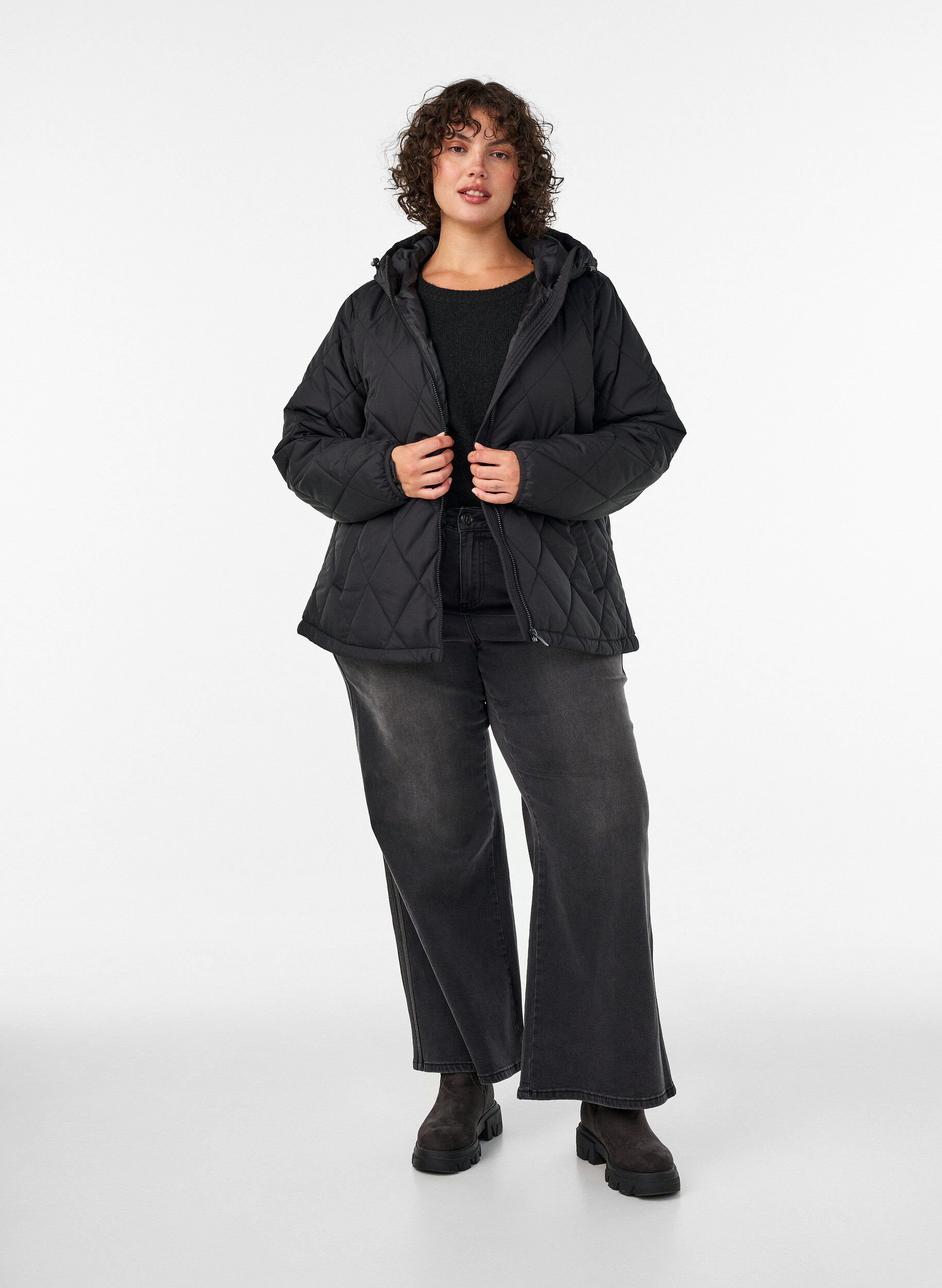 ZizziLett vattert jakke med diamantquilt, Svart, Model image number 1