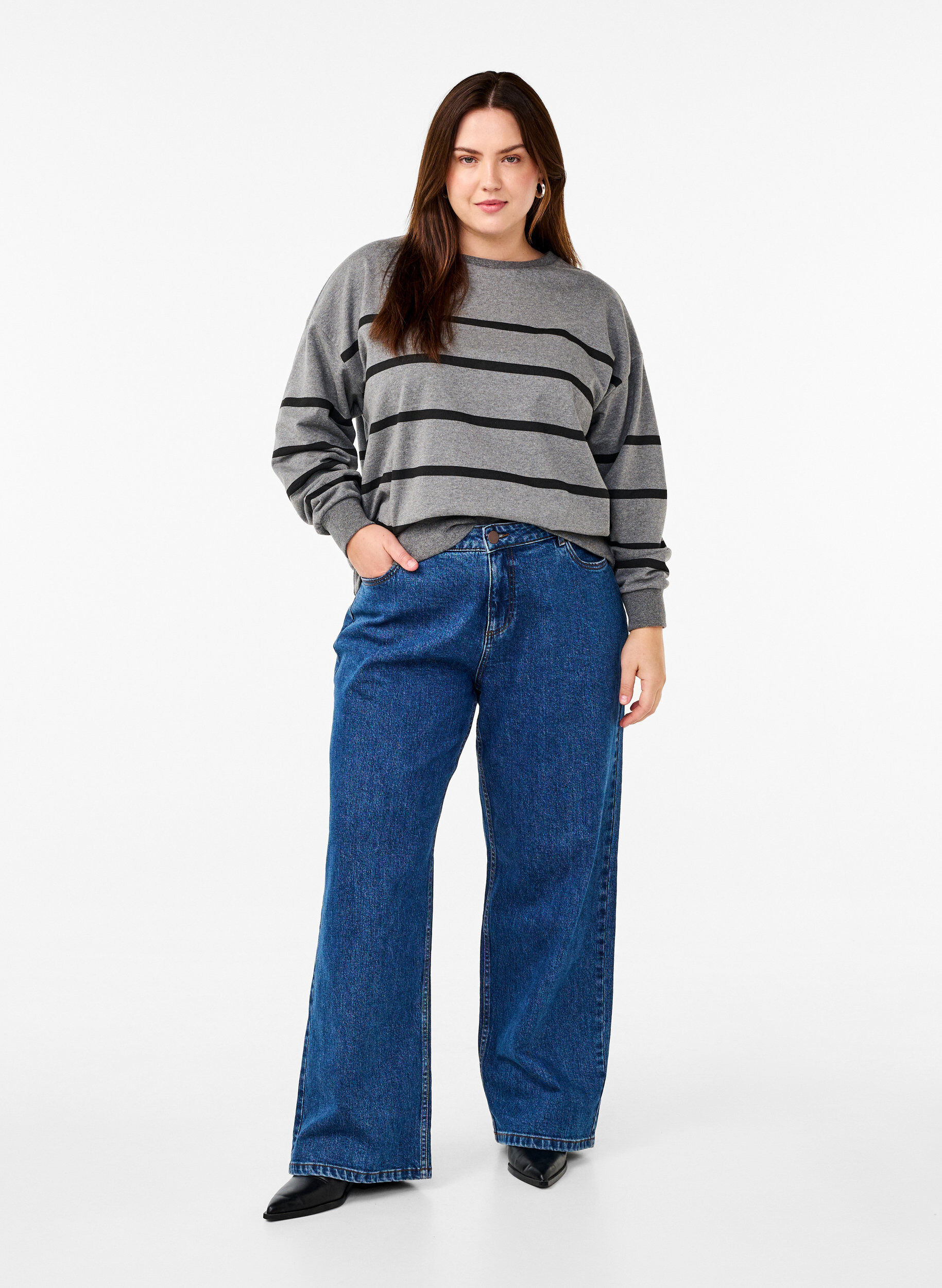 Zizzi Genser med striper, MGM w. Black Stripe, Model image number 2