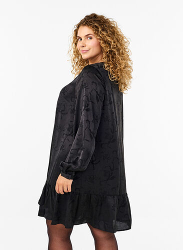 Zizzi Kort satengkjole med tone-på-tone mønster, Black, Model image number 1
