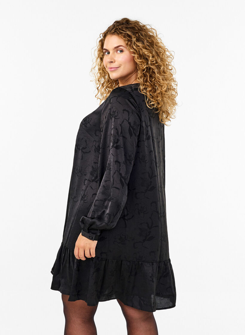 Kort satengkjole med tone-på-tone mønster, Black, Model image number 1
