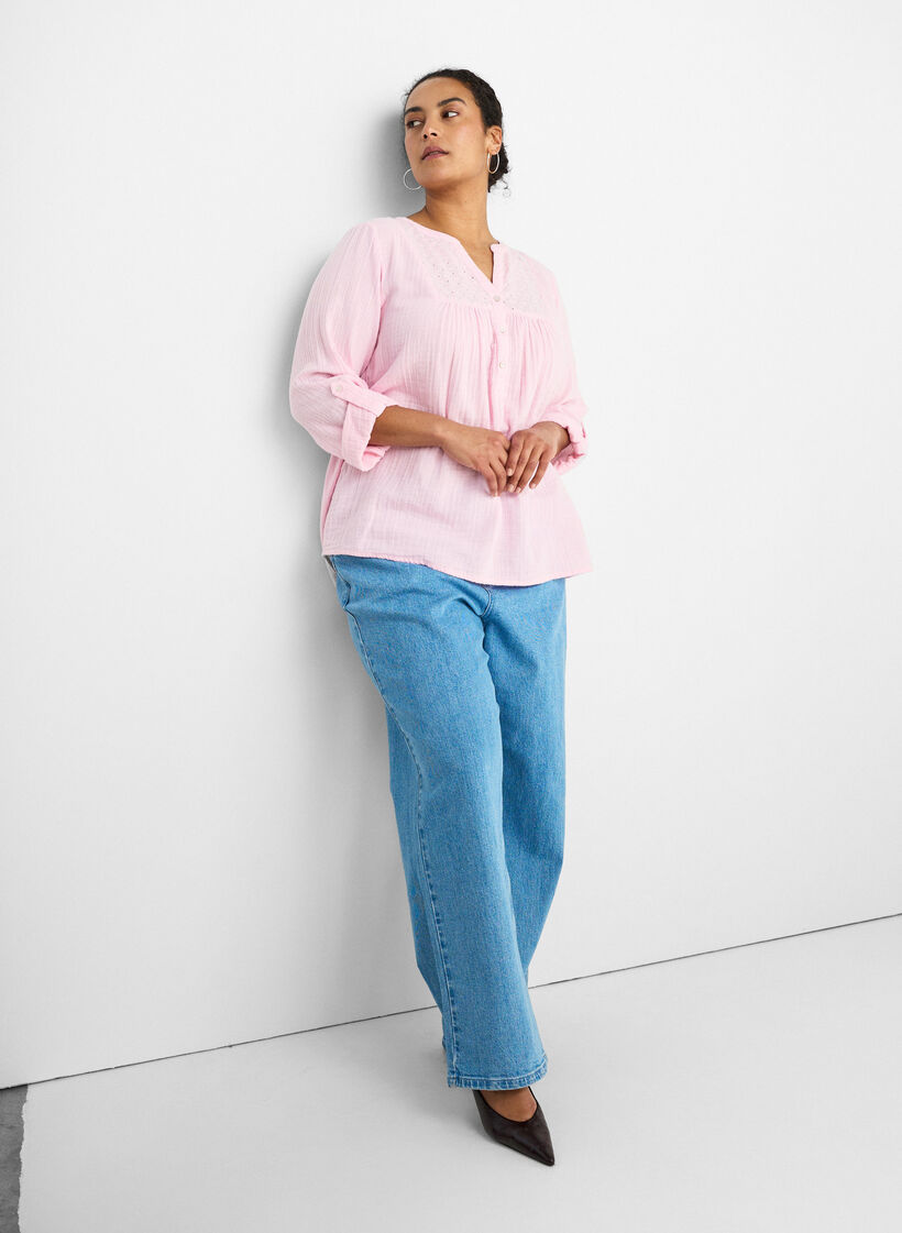 Bluse i bomullsmuslin med broderie anglaise, Rosa, Model image number 3
