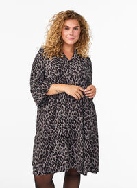 Kort A-linje kjole med leopardmønster, Grå Kort A-linje kjole med leopardmønster, Grå, Model
