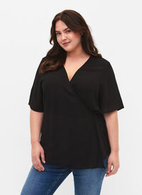 Bluse i viskose med omslagseffekt, Black, Model