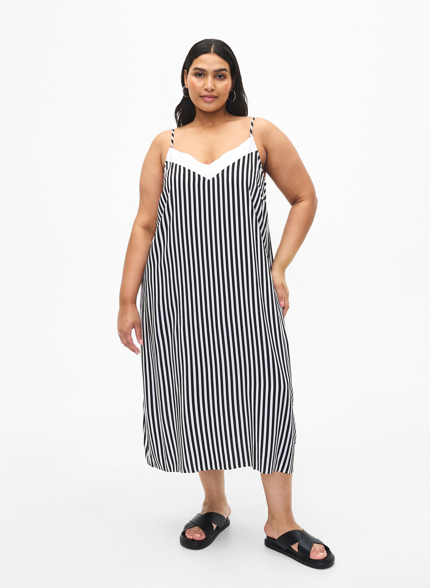 Zizzi FLASH - Stripete kjole med stropper i viskose, Black White Stripe, Model image number 0