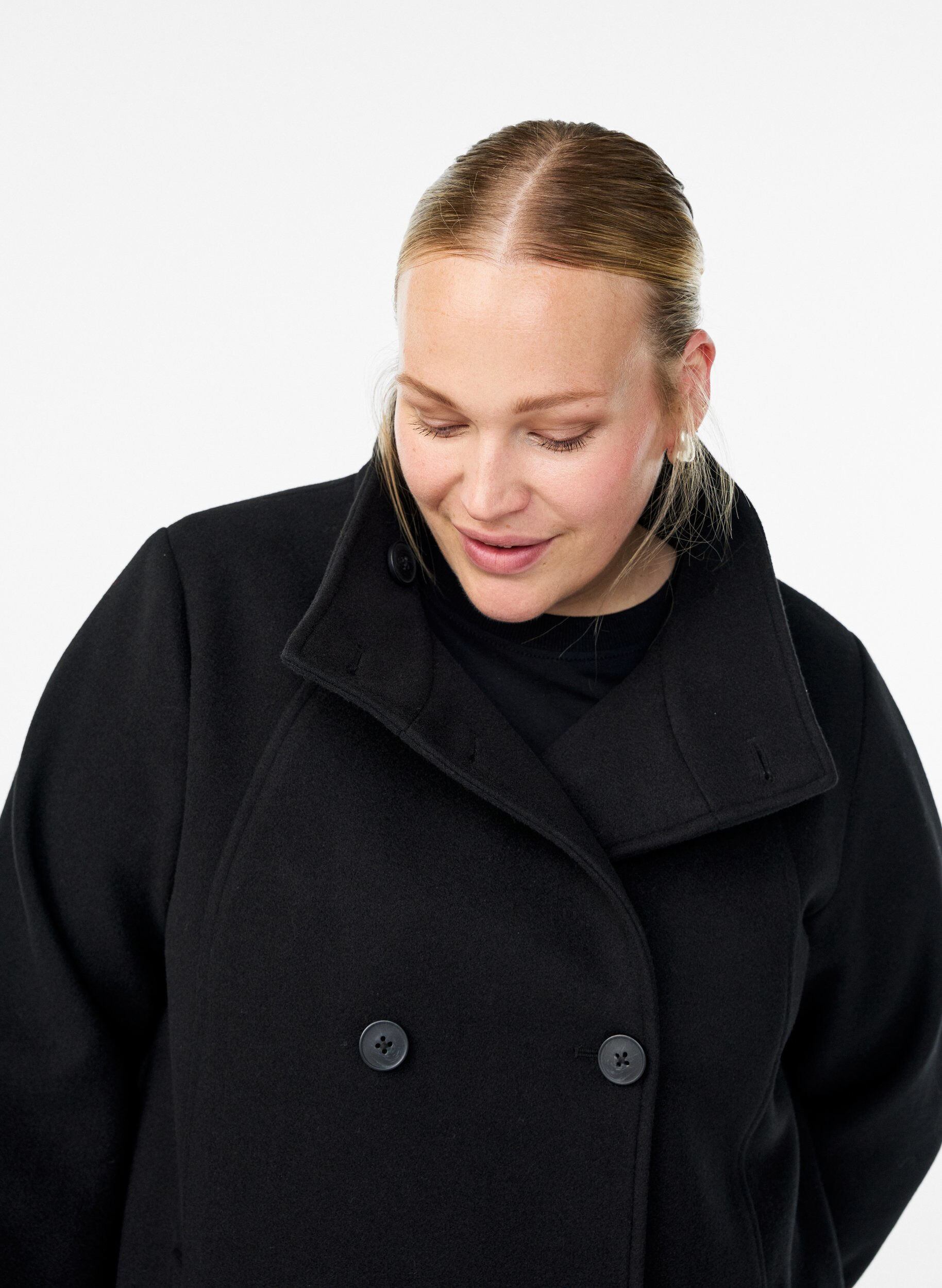 ZizziKort k&aring;pe med A-linjesnitt, Svart, Model image number 3