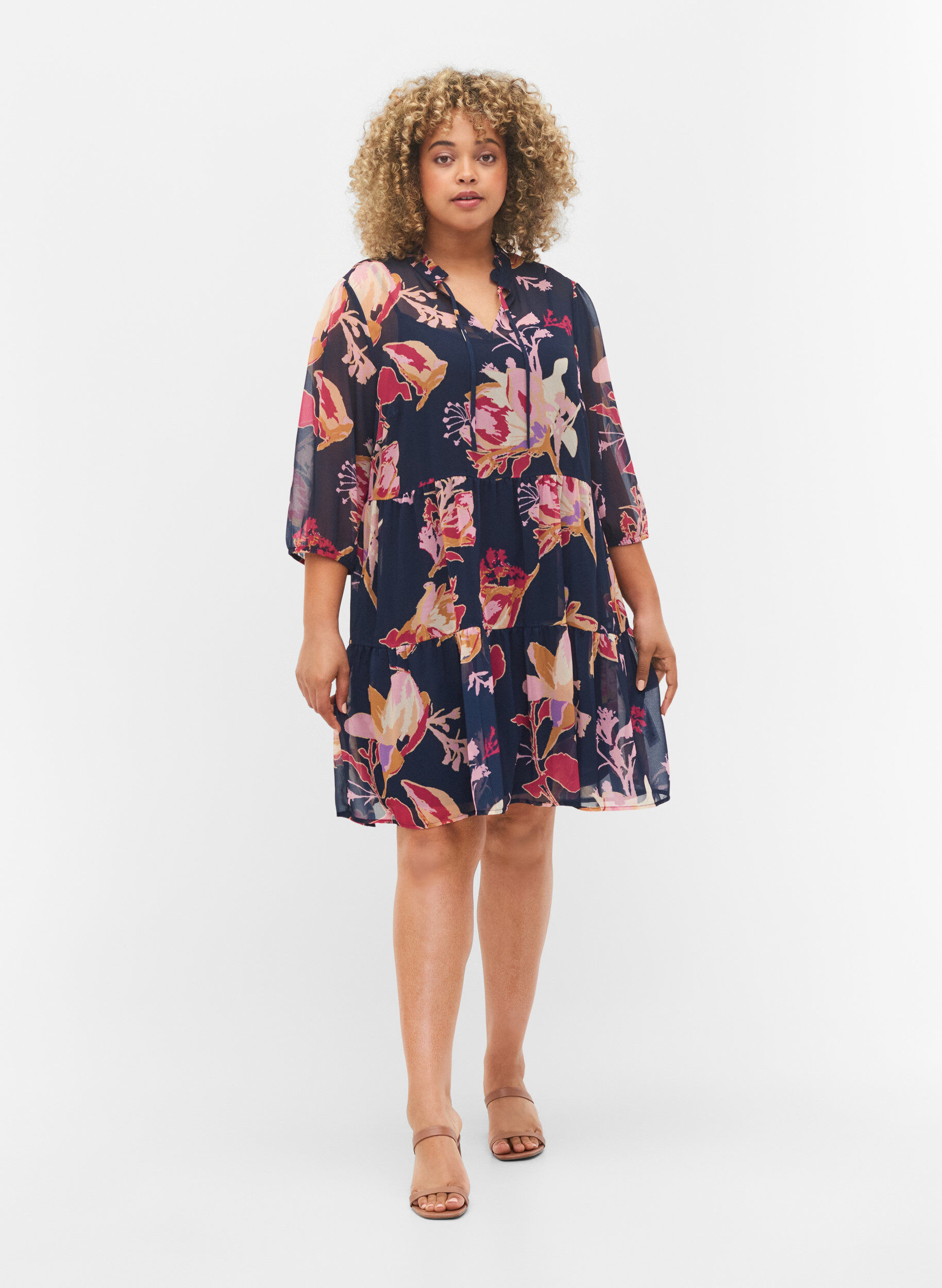 Zizzi Tunika med blomsterm&oslash;nster og lurex, Big Flower AOP, Model image number 2