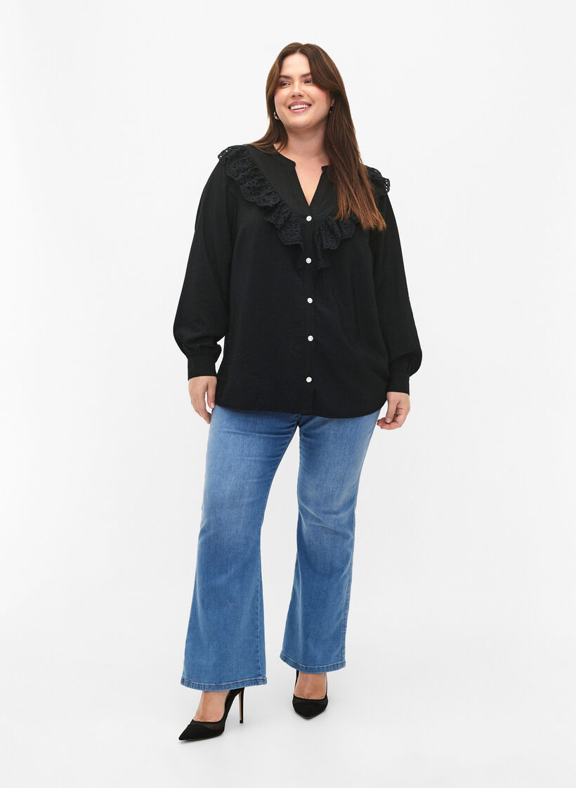 Skjortebluse i viskose med volanger, Black, Model