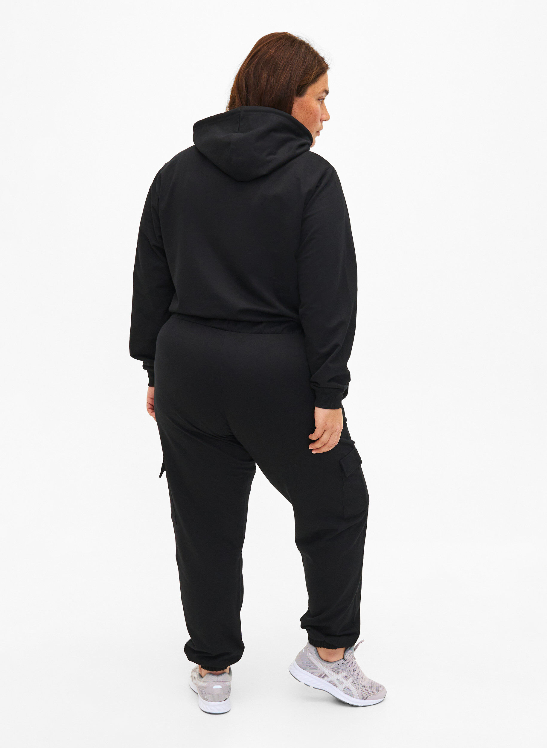 Zizzi Joggebukse med cargo-lommer, Black, Model image number 1