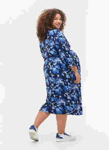 Kimono til gravide med 3/4-ermer, Blue Flower Print, Model image number 1