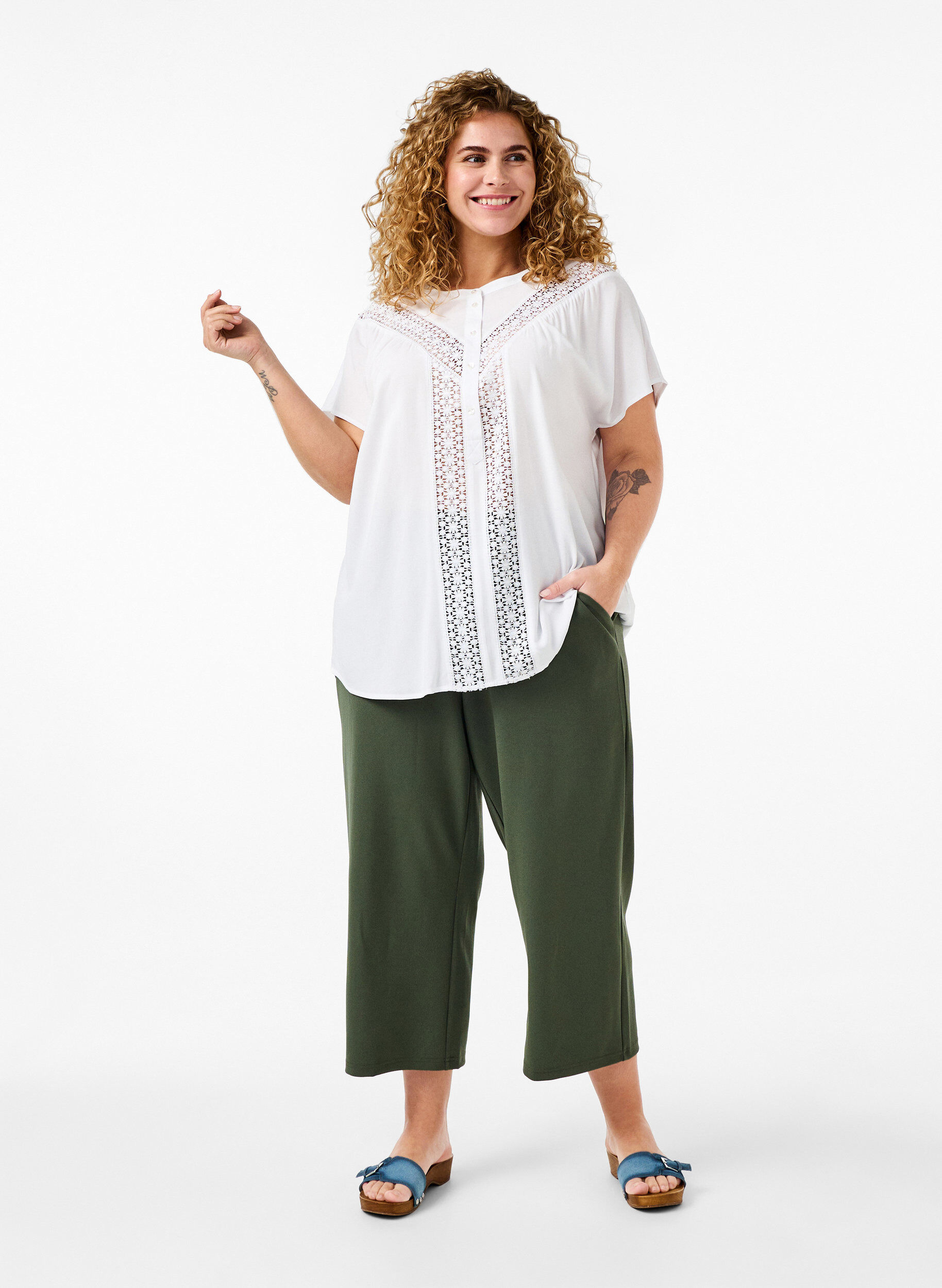 Zizzi Viskosebluse med blondekant, Bright White, Model image number 2