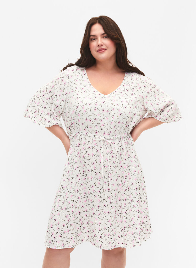 Kjole med 1/2 ermer og blomstermønster av viskose, White Purple Flower, Model image number 0