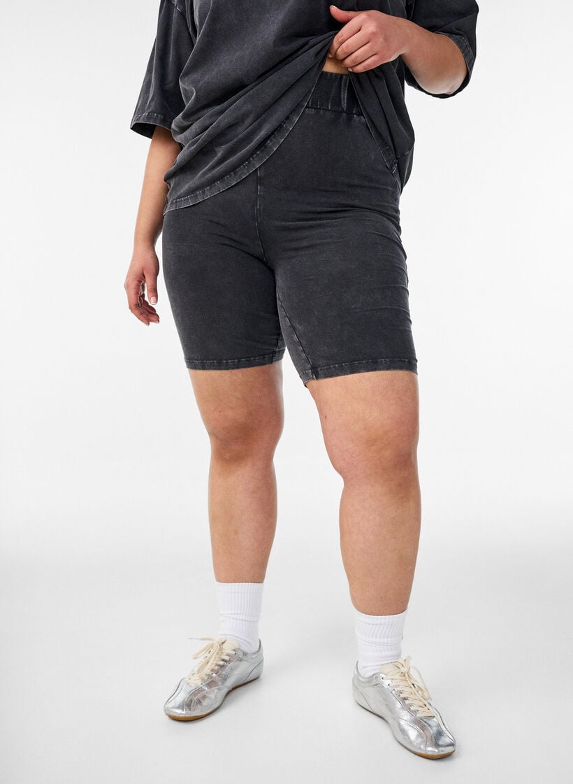 Tettsittende jersey shorts med vasket effekt, Svart, Model image number 3