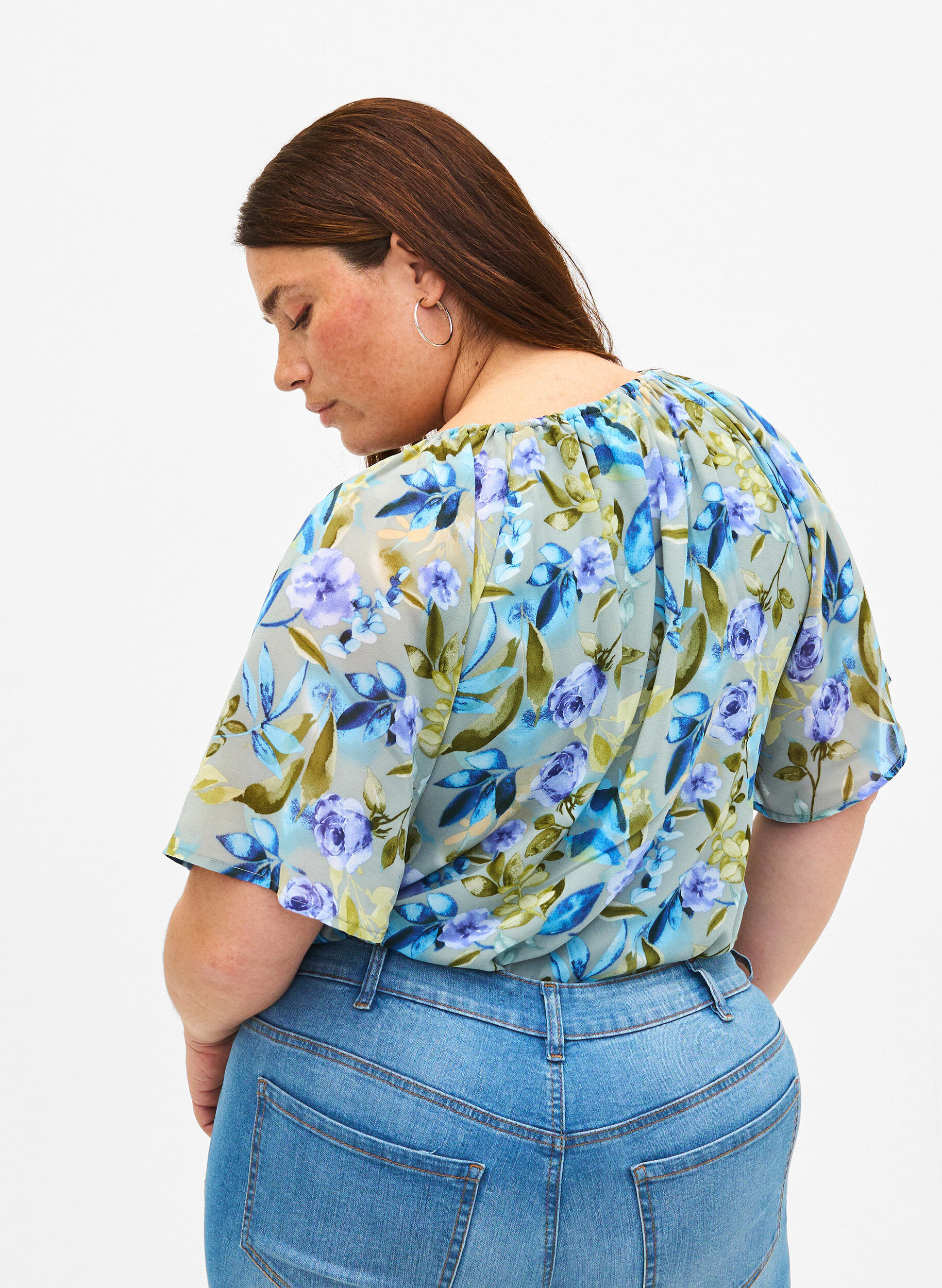 Zizzi Blomstret festbluse med korte ermer, Wrought Iron AOP, Model image number 1