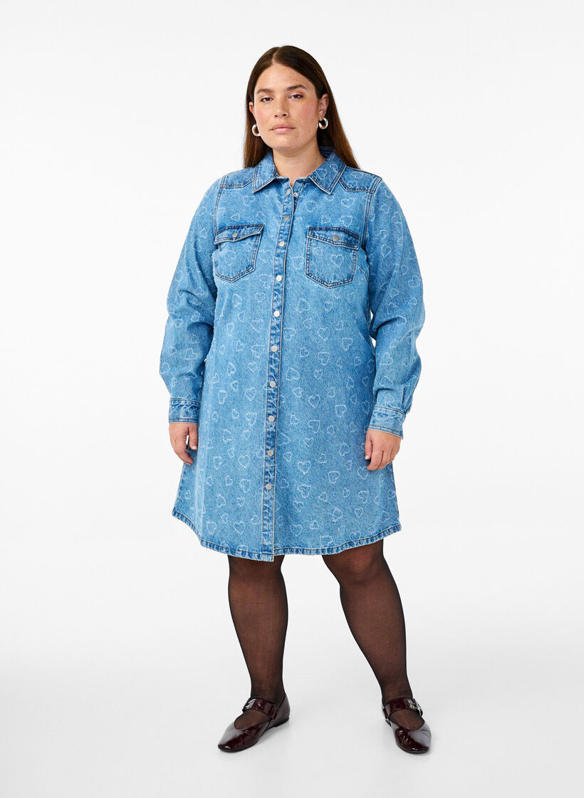 Denimkjole med hjerte-mønster, Blå, Model image number 1
