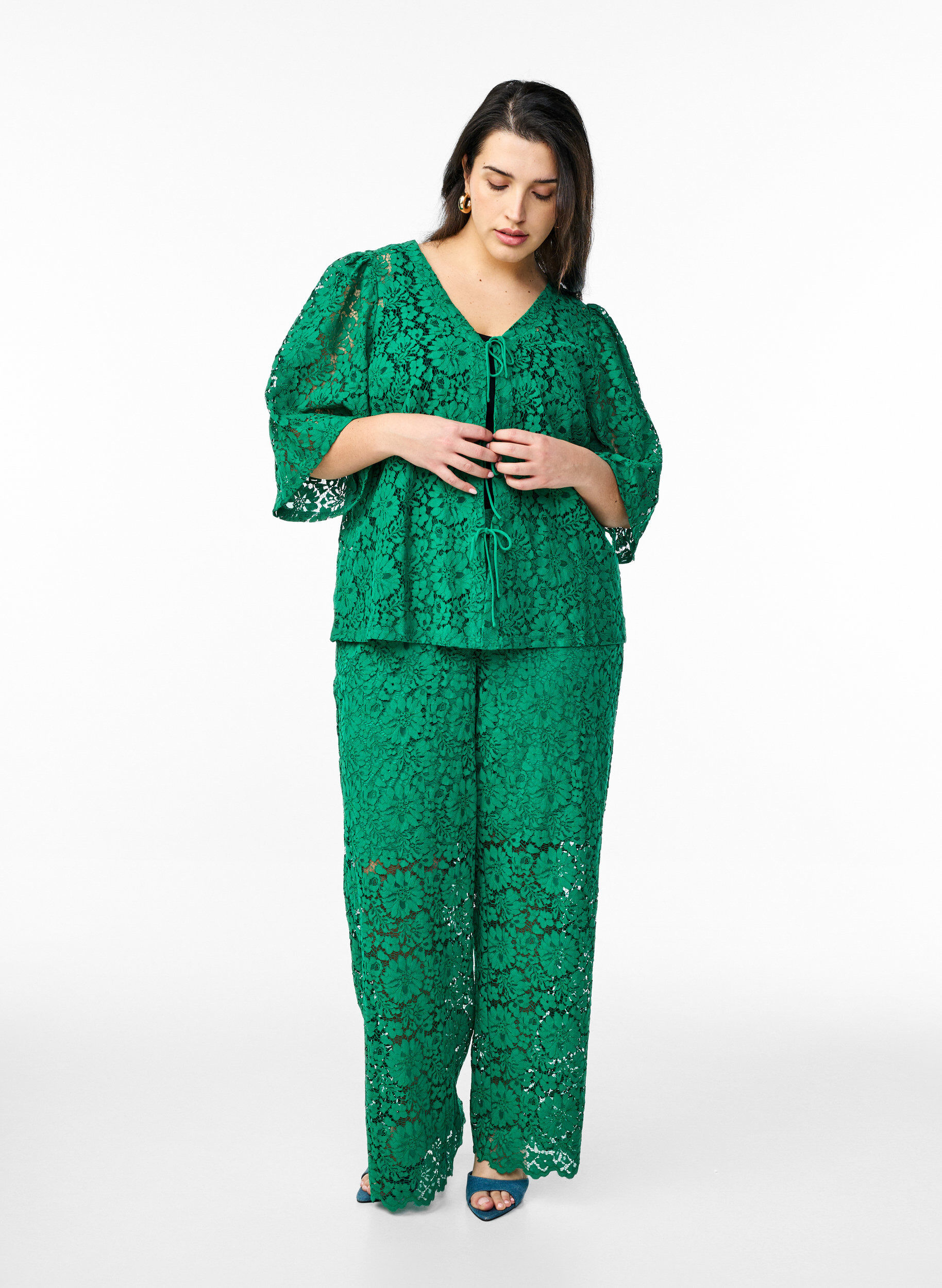 Zizzi Bluse med blonder, 3/4 ermer og sl&oslash;yfer foran, Gr&oslash;nn, Model image number 1