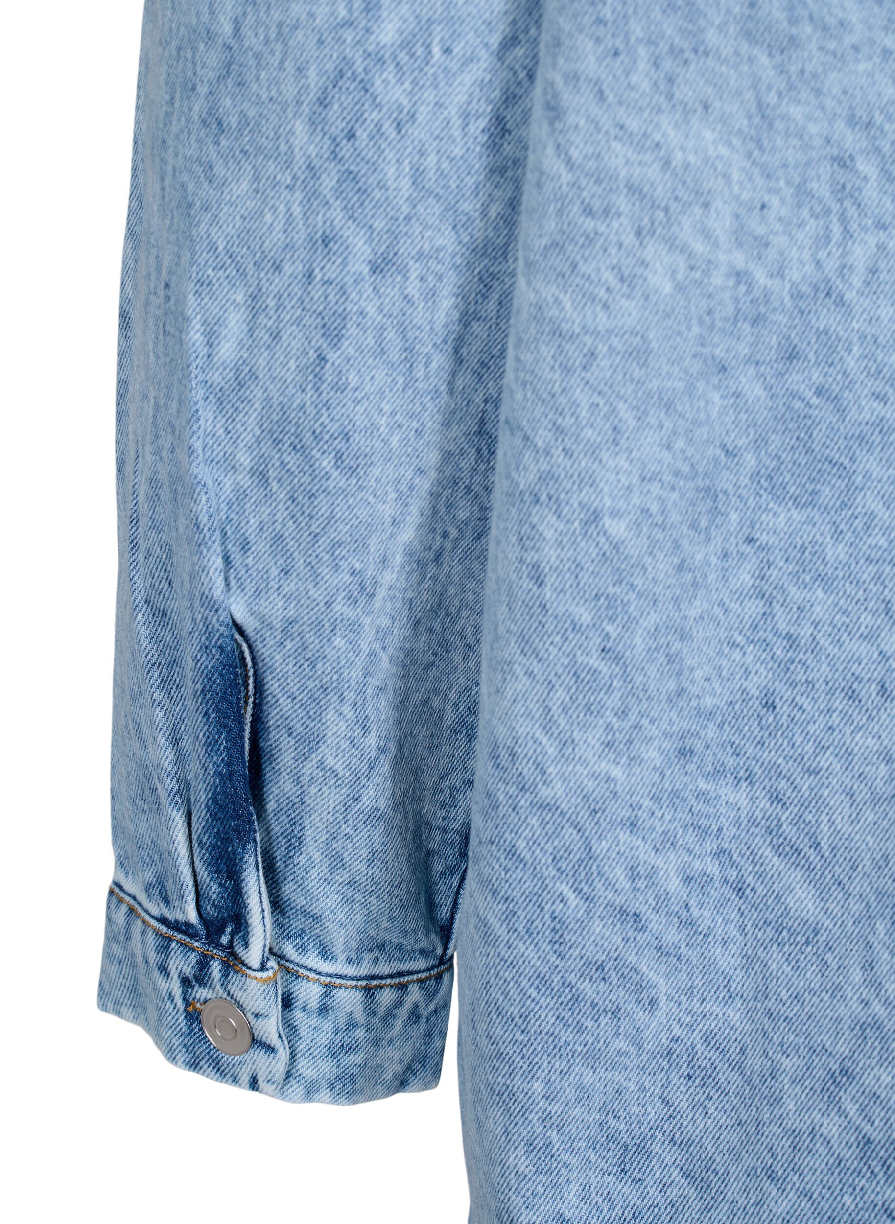 Zizzi L&oslash;stsittende denimjakke med knapper, Light blue denim, Packshot image number 4