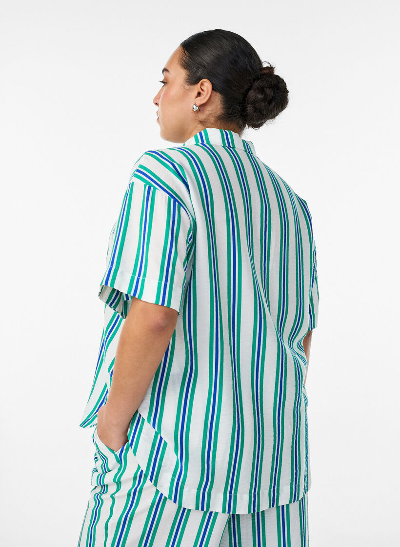 Stripet viskose skjorte med korte ermer, Vanilje, Model image number 2