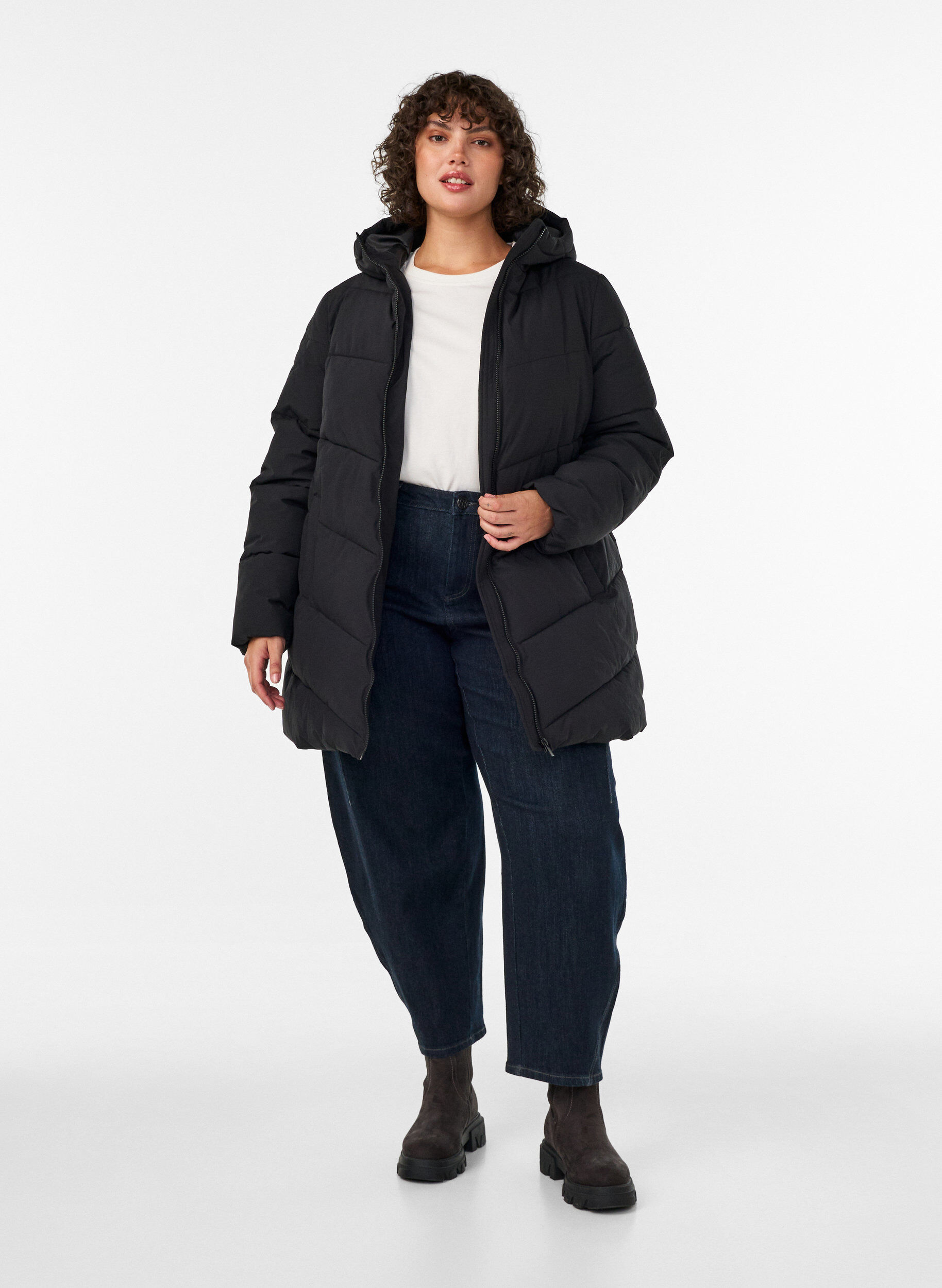 ZizziMellomlang pufferjakke med hette, Svart, Model image number 1