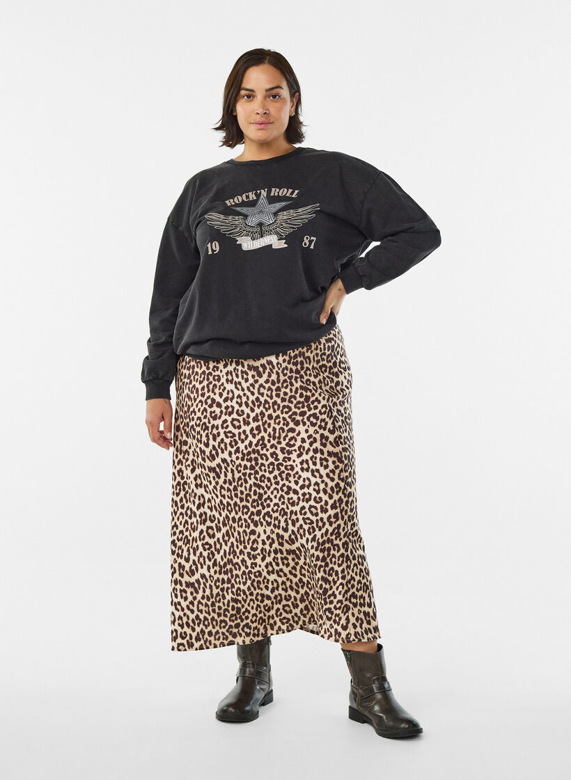 Midiskjørt i sateng, Leopard AOP, Model
