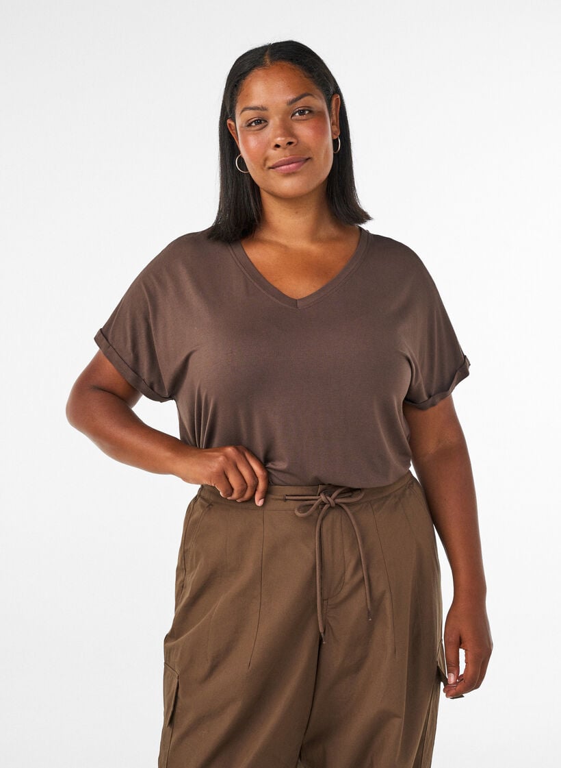 Basis V-hals T-skjorte i viskose, Brun, Model image number 0