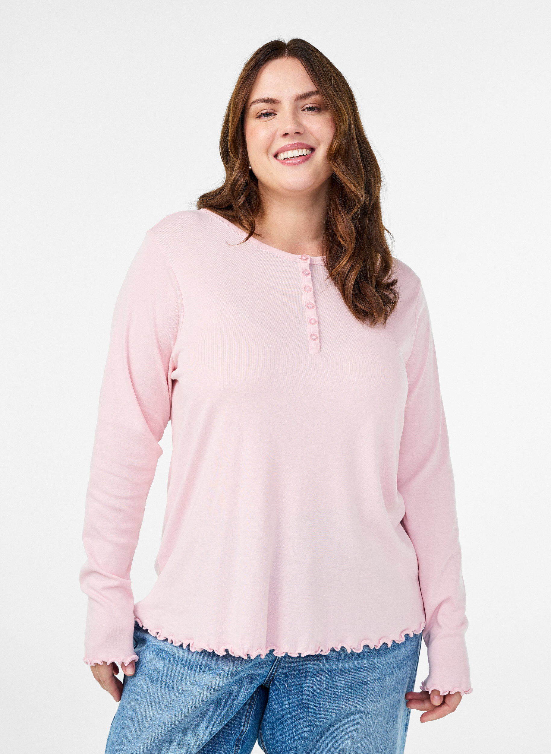 Jerseybluse med knapper og b&oslash;lgede kanter, Rosa, Model