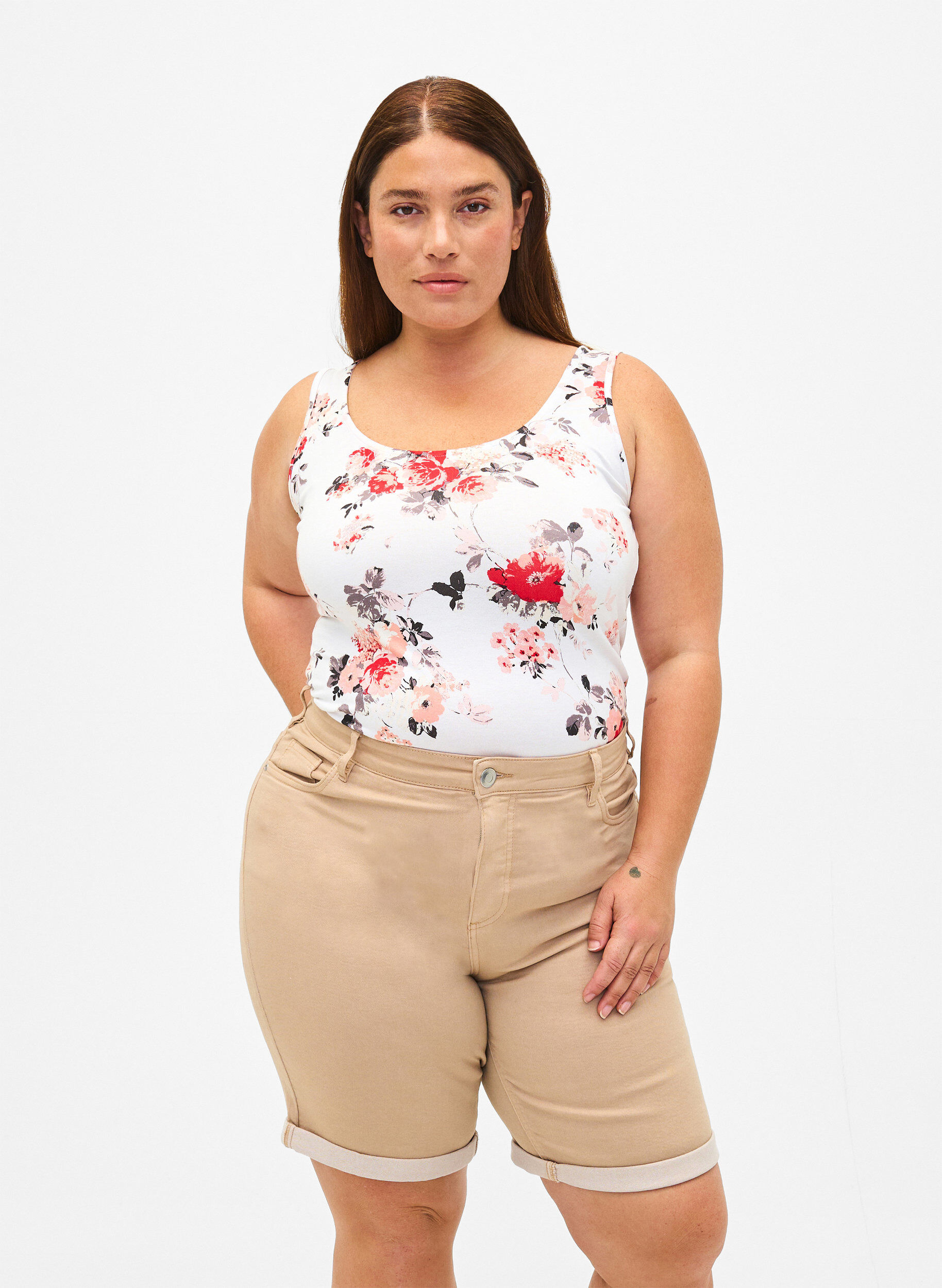 Zizzi Tettsittende dongerishorts med h&oslash;y midje, Nomad, Model image number 0