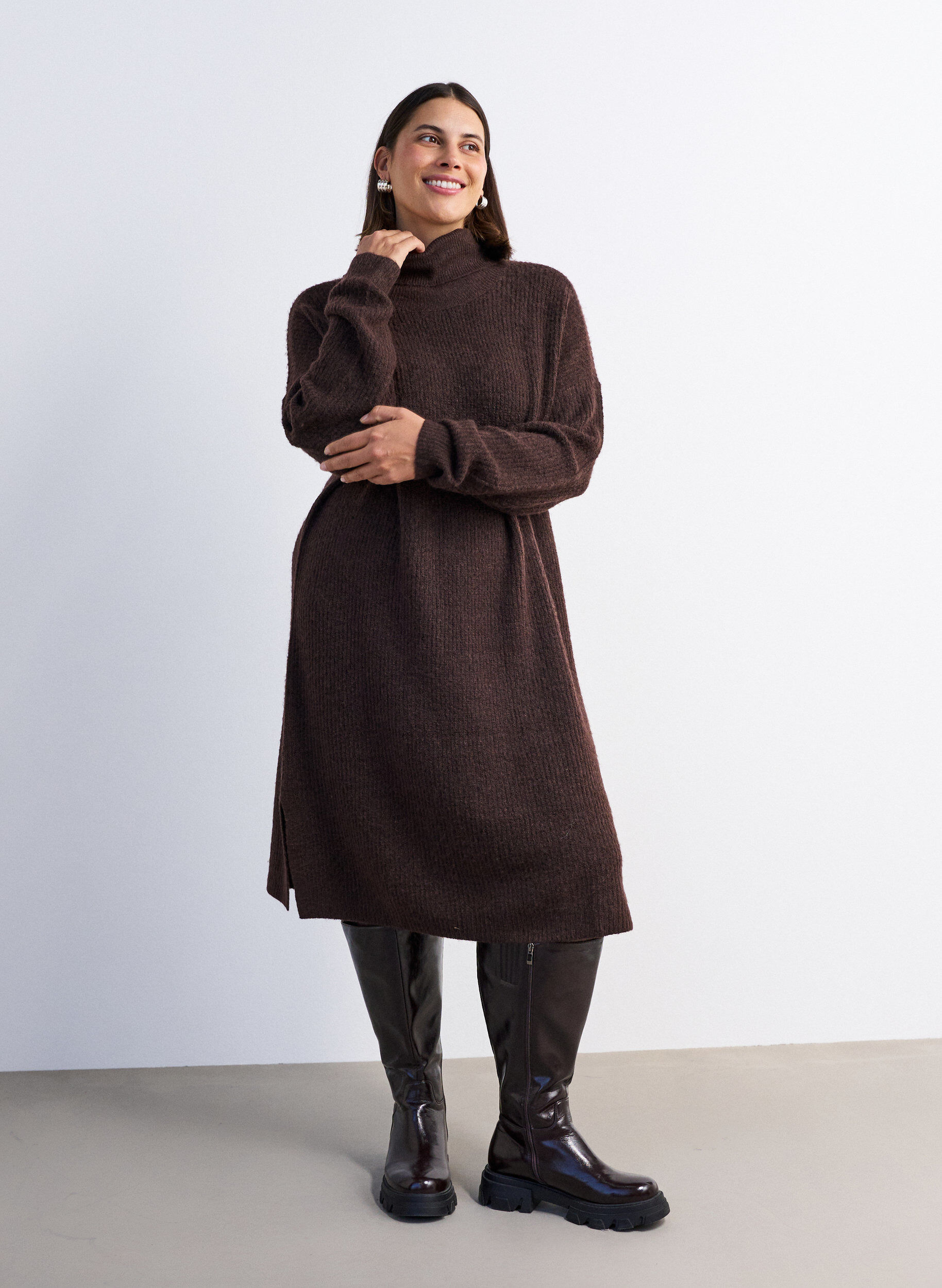 ZizziStrikket kjole med h&oslash;y hals, Brun, Model image number 1