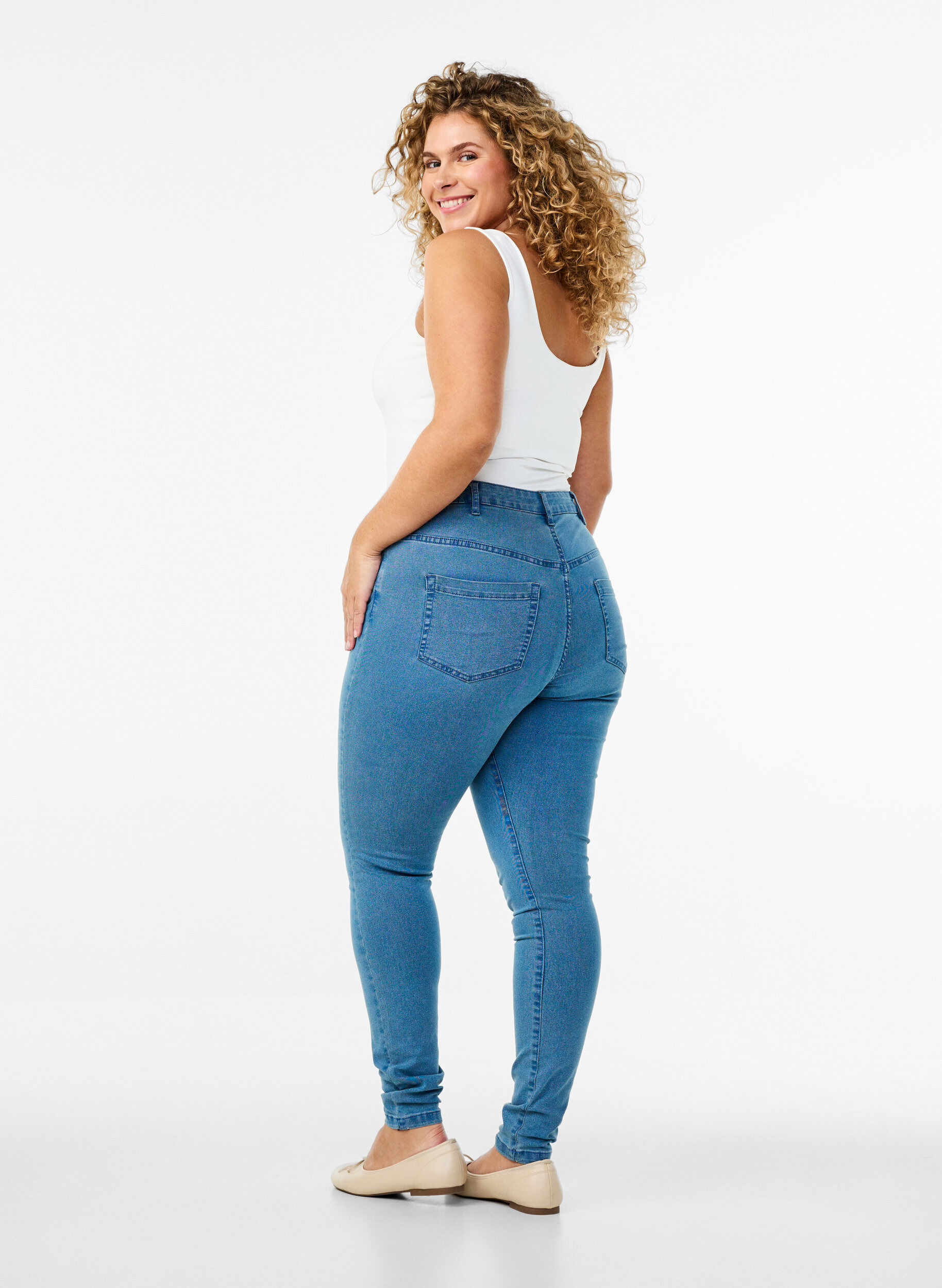 Zizzi Super slim Amy jeans med h&oslash;yt liv, Bl&aring;, Model image number 1