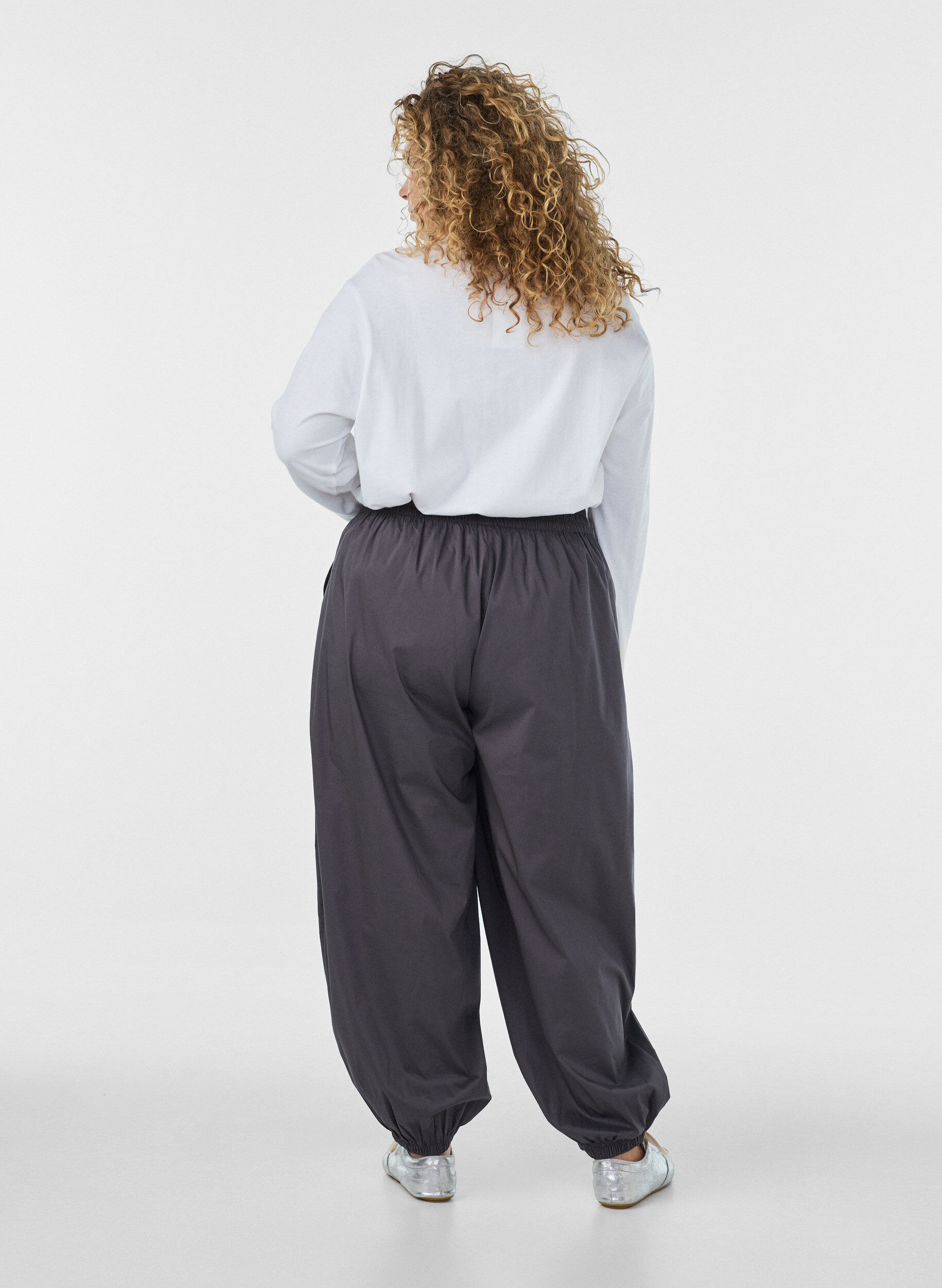 ZizziBallongbukser med lommer og elastisk midje, Gr&aring;, Model image number 1