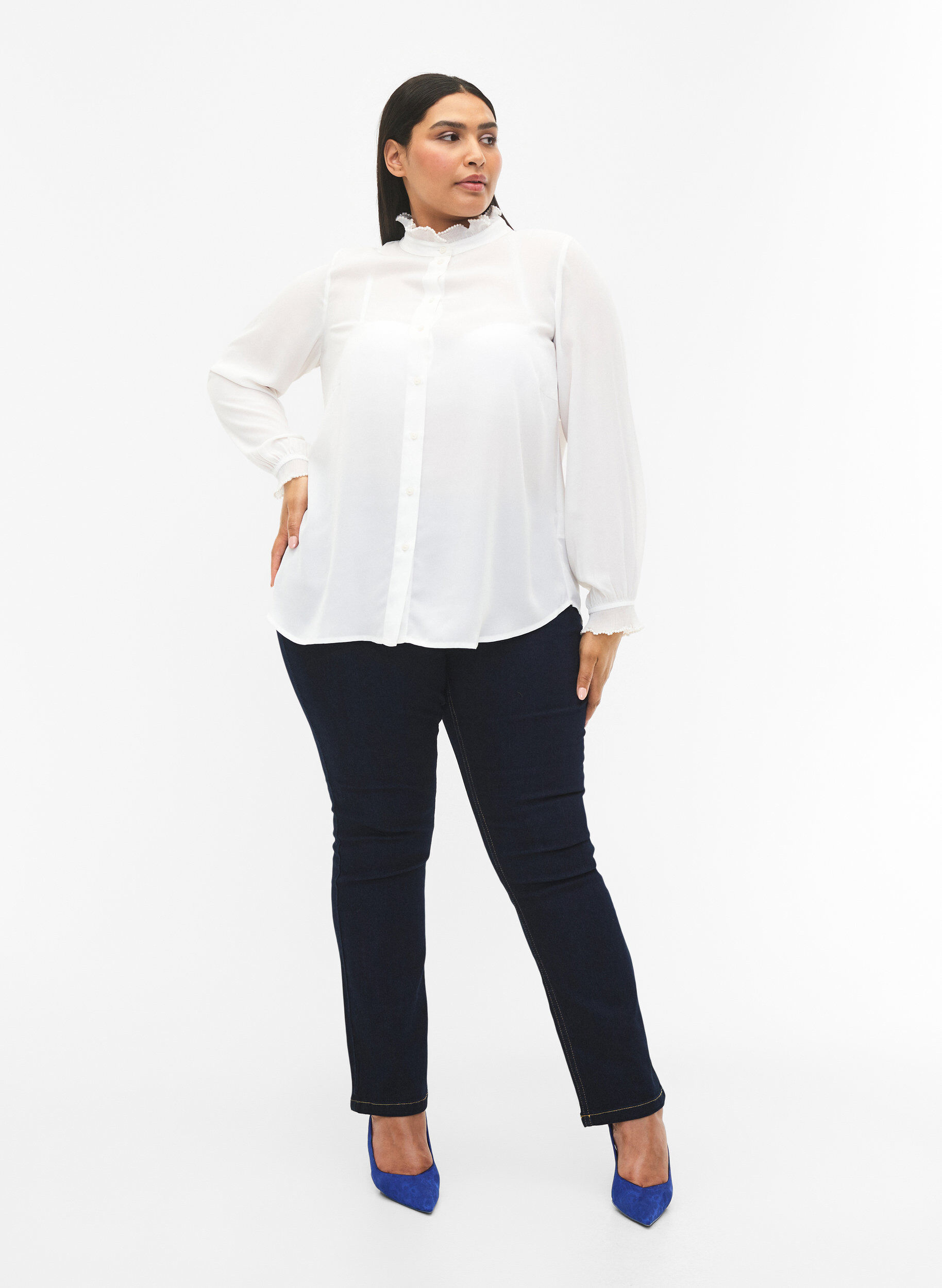 Zizzi Skjortebluse med volangdetaljer, Bright White, Model image number 4