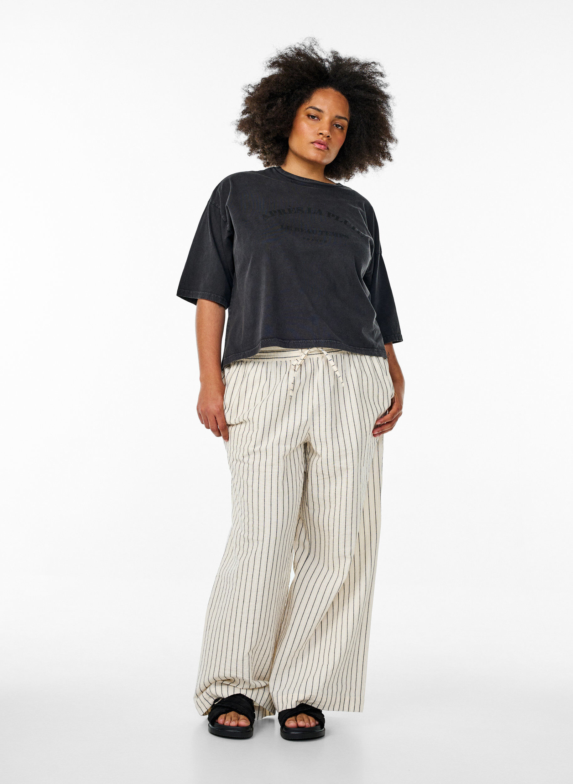 Zizzi Kort T-skjorte med Loose fit, Gr&aring;, Model image number 1