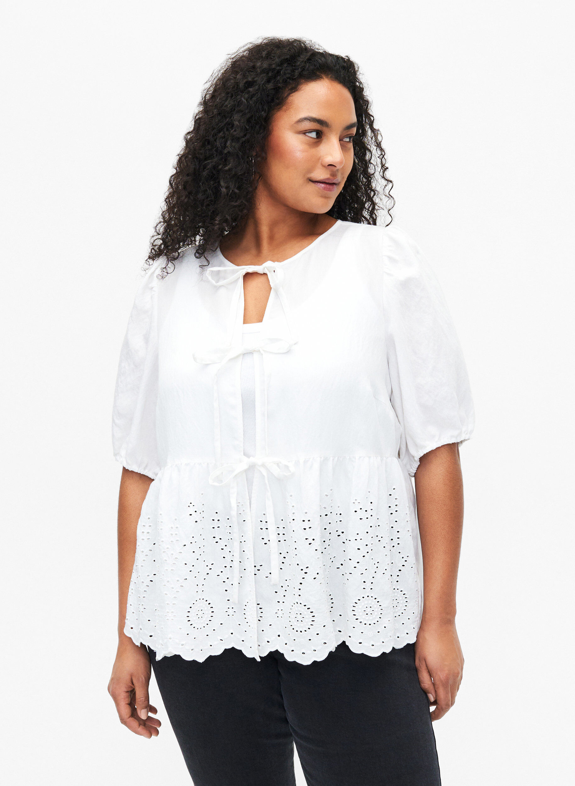 Zizzi Bluse i viskose med engelsk broderi, Bright White, Model image number 0