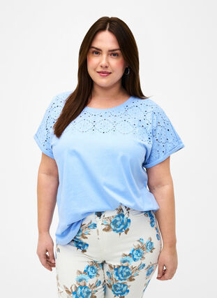 Zizzi T-skjorte i økologisk bomull med engelsk broderi, Serenity, Model image number 0