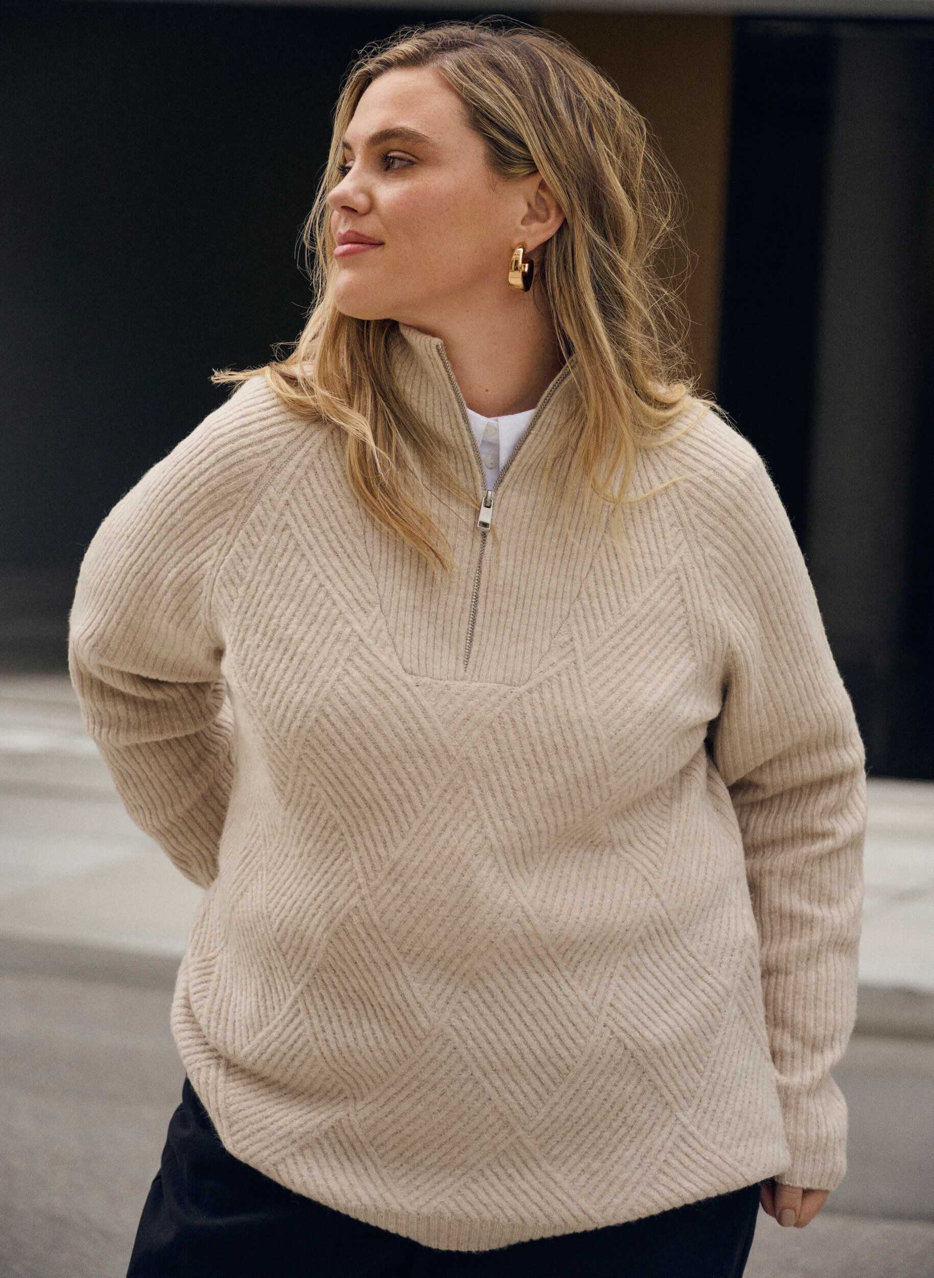 Zizzi Strikket genser med h&oslash;y hals og harlekintrykk, Beige, Image image number 0