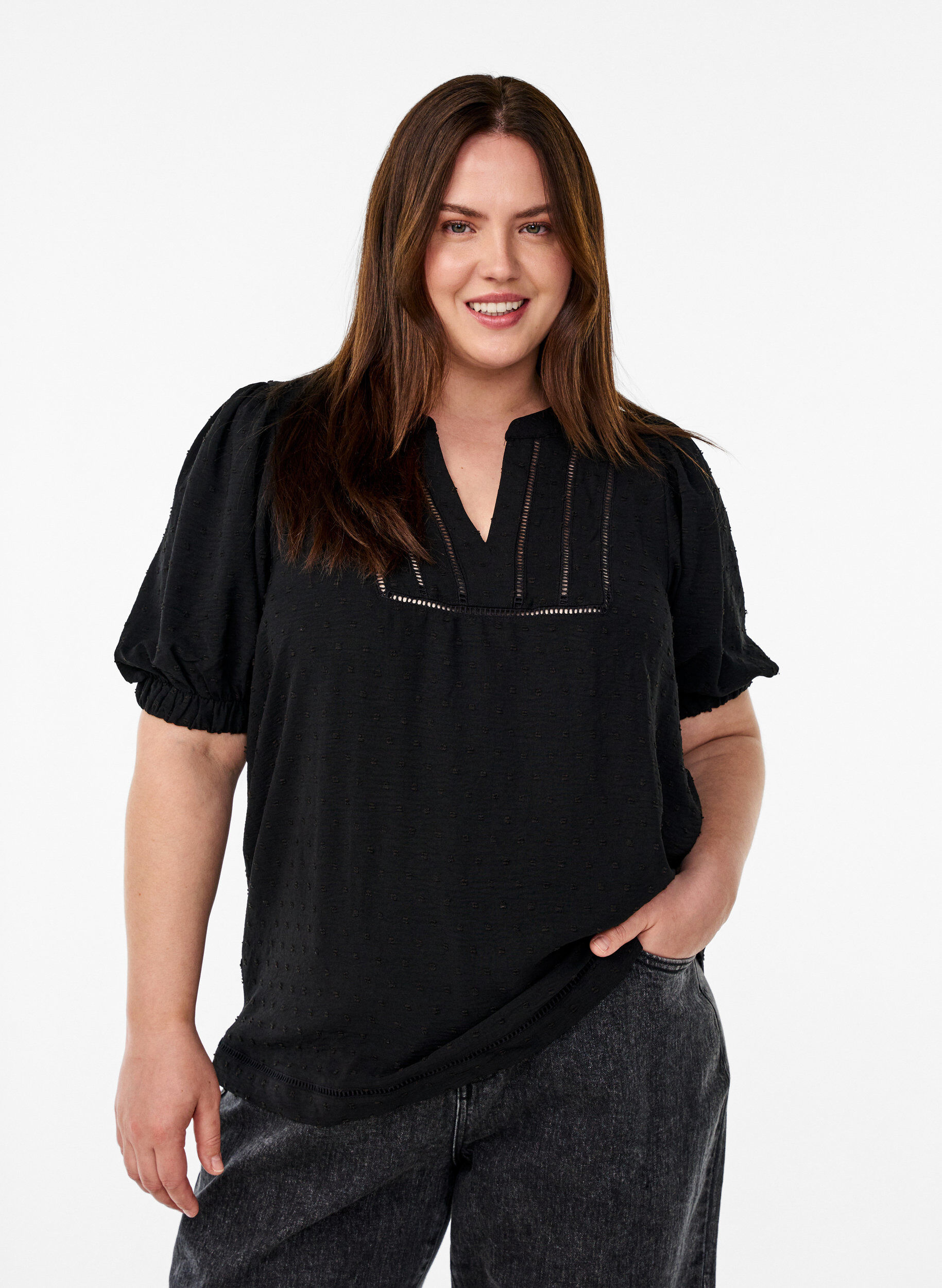 Bluse med korte puff ermer og prikkete tekstur, Black, Model