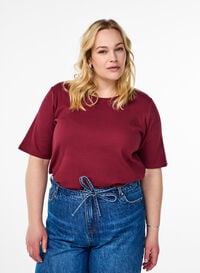 Ribbestrikket jerseybluse med korte ermer, Mørk Bordeaux Ribbestrikket jerseybluse med korte ermer, Mørk Bordeaux, Model