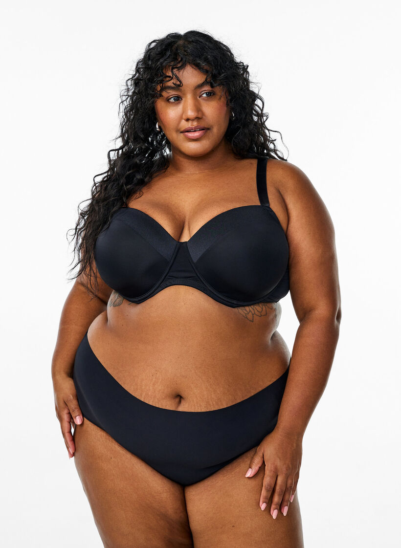 Formpresset BH i mikrofiber med satengdetalj, Svart, Model image number 1