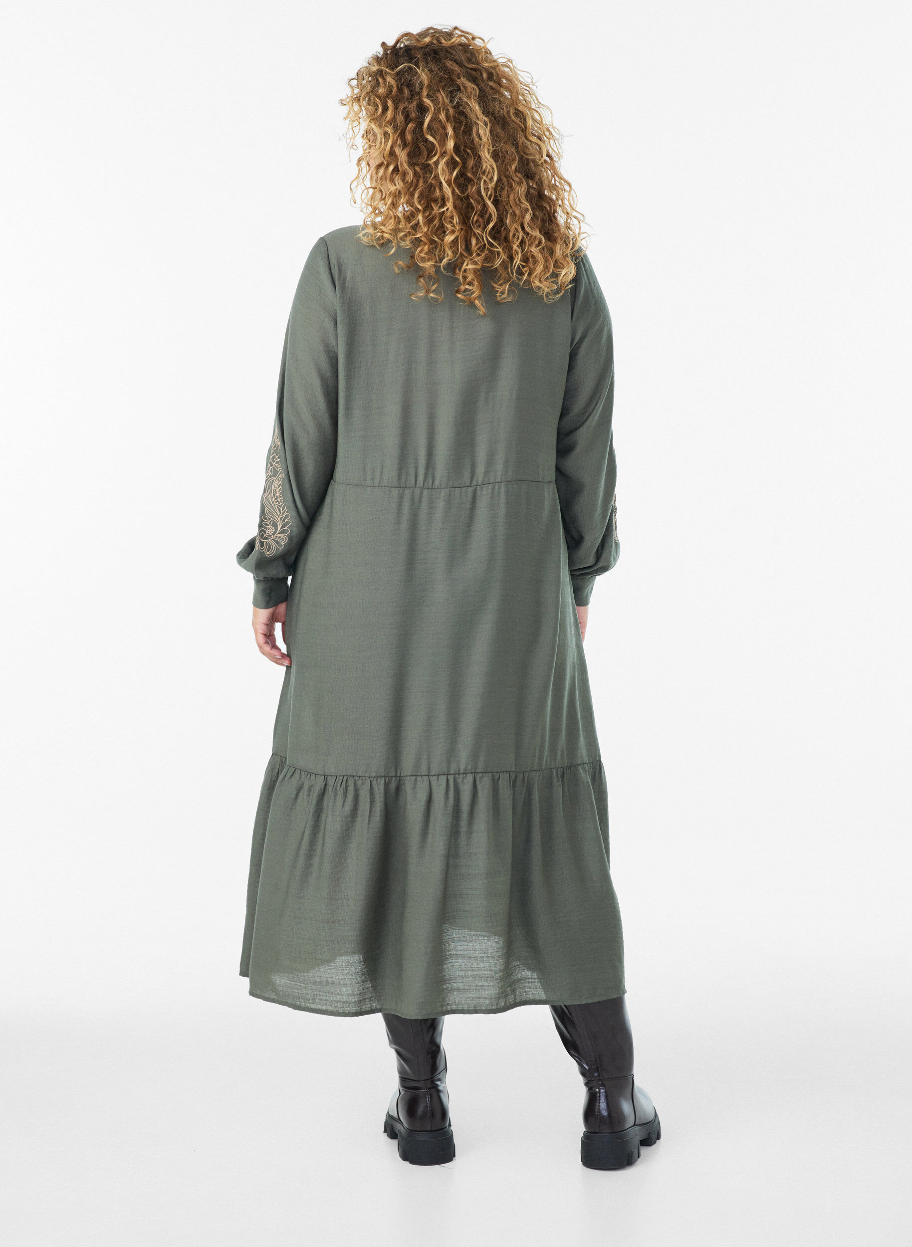 ZizziViskosekjole med broderi og lagdelte volanger, Gr&oslash;nn, Model image number 1