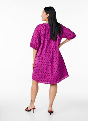 Zizzi Kort kjole med brodert blomster mønster, Vivid Viola, Model image number 1