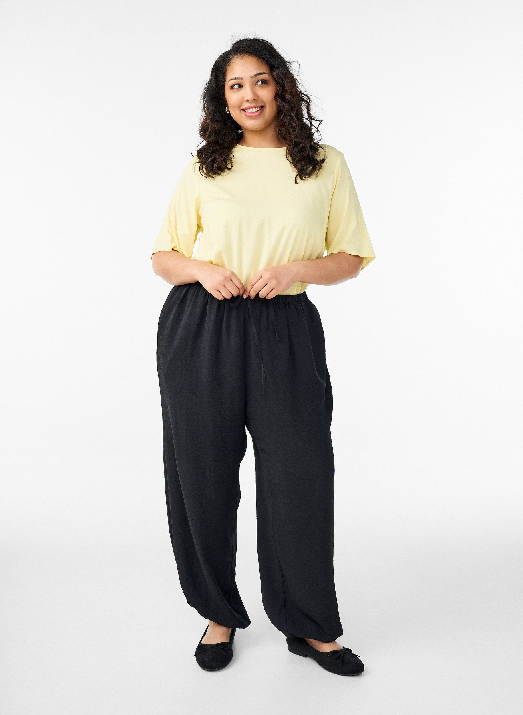 Zizzi Vevet bluse med korte ermer og rund hals, Gul, Model image number 1