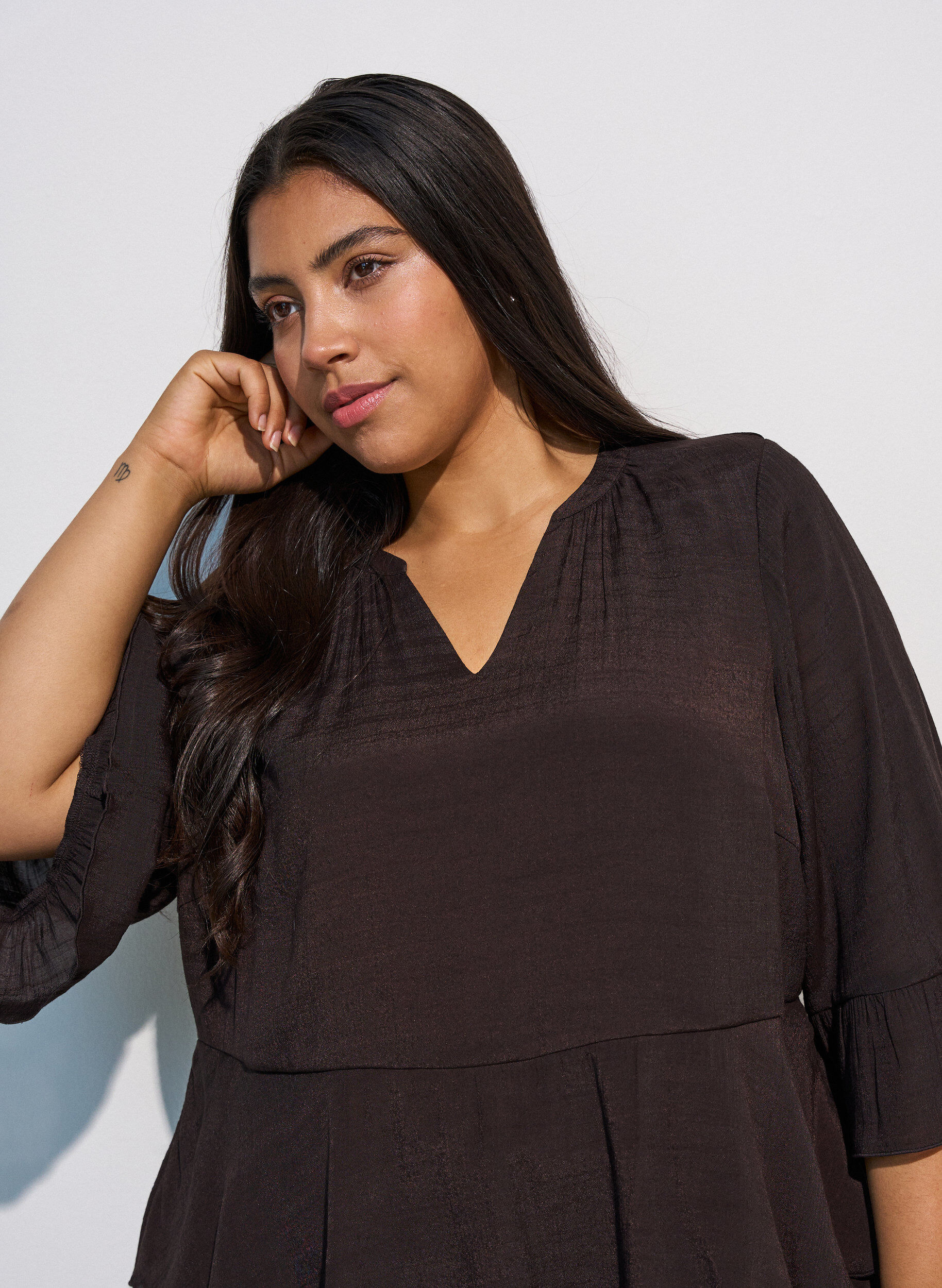 ZizziBluse med 3/4-ermer og volangdetaljer, Brun, Model image number 3