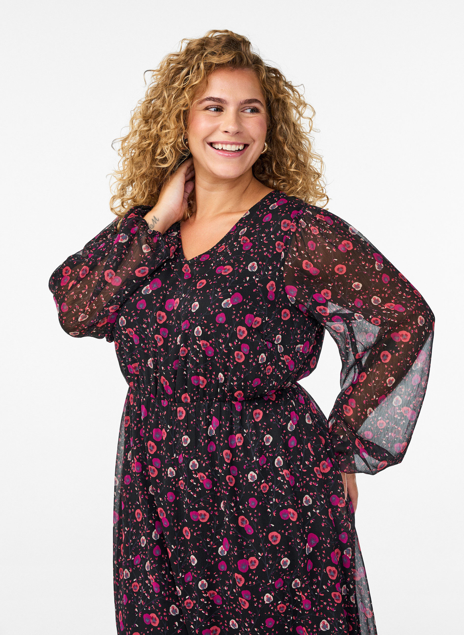 ZizziChiffonkjole med blomstertrykk og lange ermer, Svart, Model image number 2