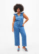 Jumpsuit i denim med volanger, Light Blue Denim, Model image number 0