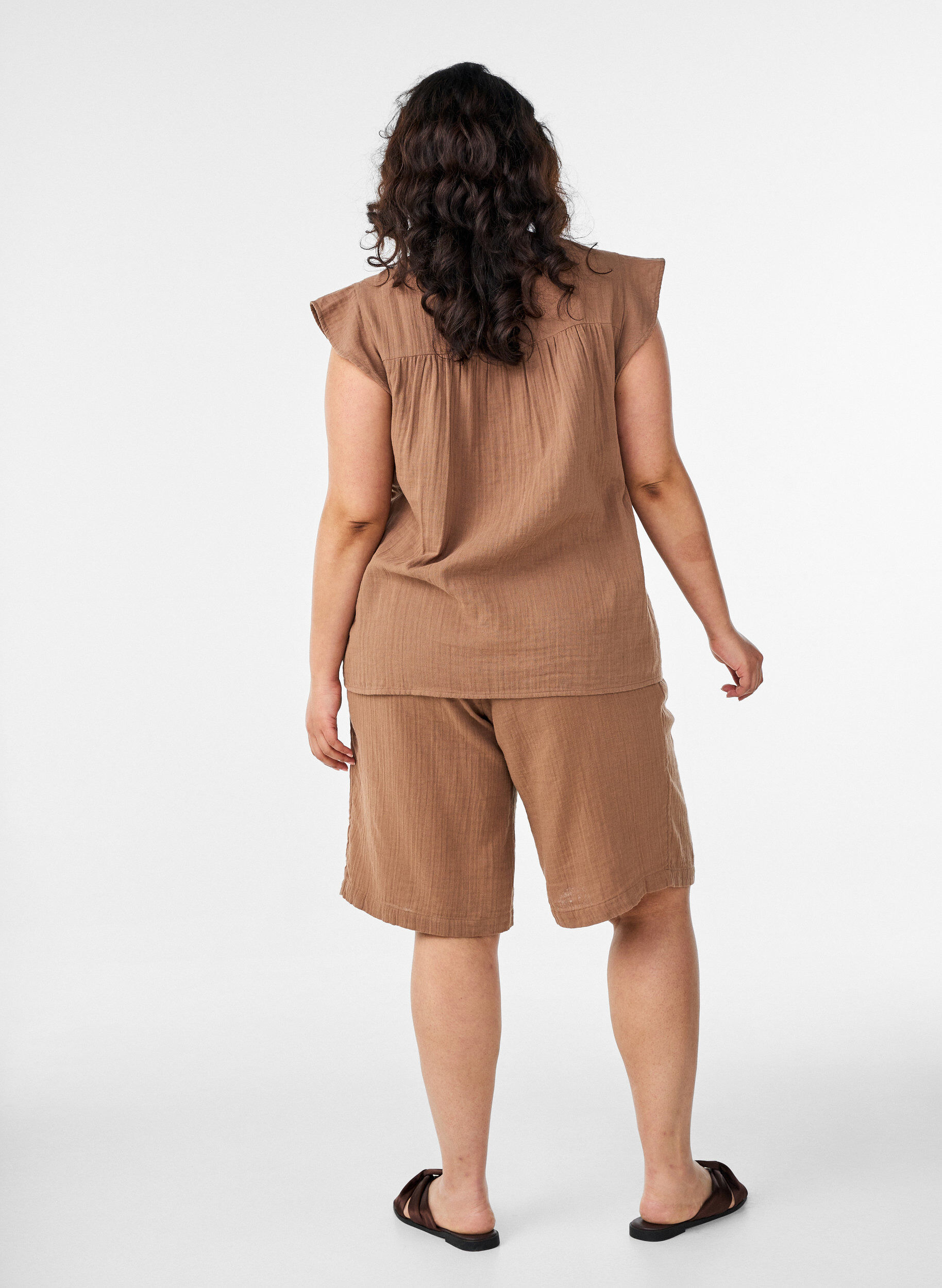 ZizziLoose fit bomullsmusselinshorts med h&oslash;y midje, Brun, Model image number 2