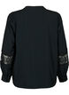 Viskosebluse med heklede detaljer, Black, Packshot image number 1
