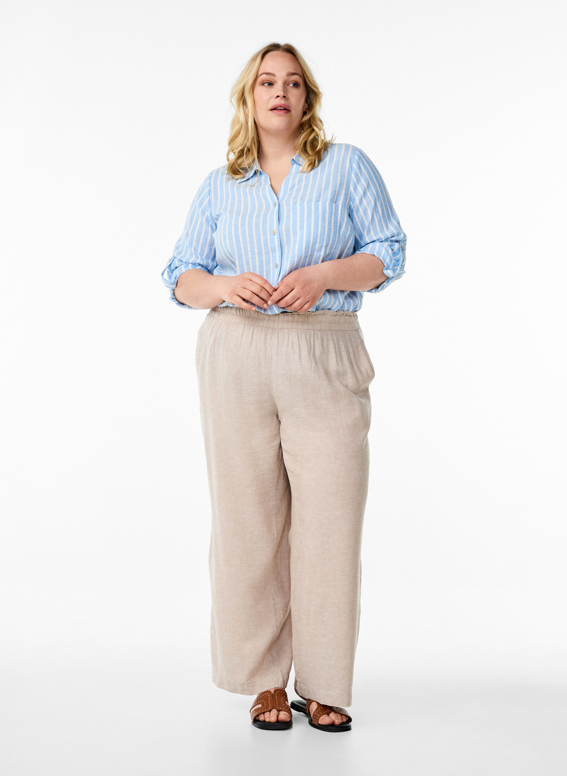 Zizzi Skjorte i lin og viskose med 3/4 ermer, Bl&aring;, Model image number 1