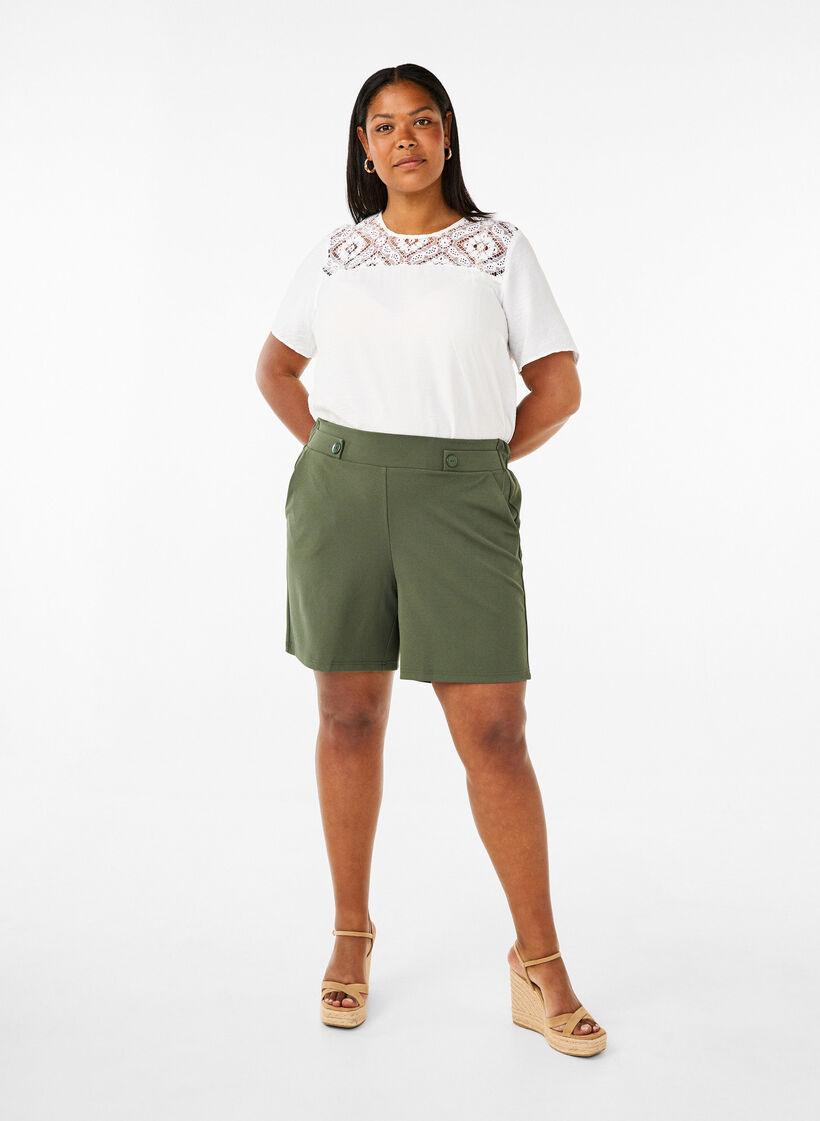 Kortermet bluse i viskose med blondedetaljer, Bright White, Model image number 3