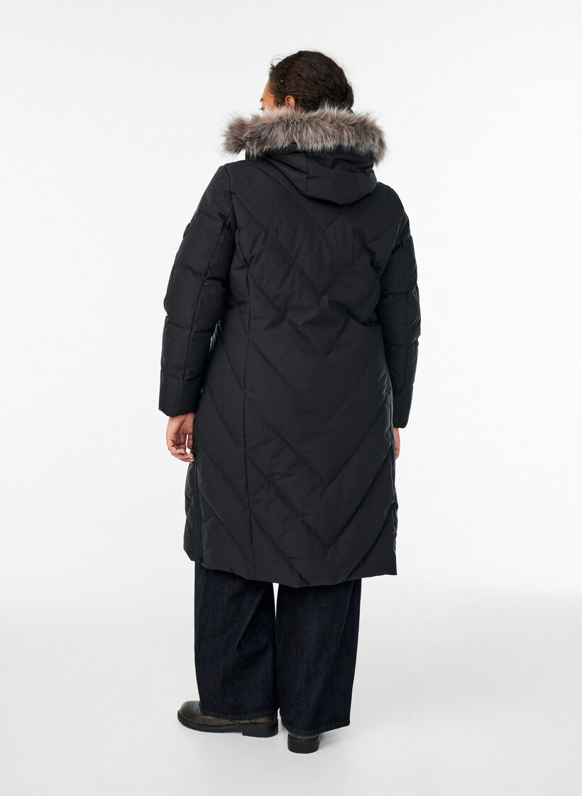 Lang vinterk&aring;pe med kroklukking og en imitert pelskrage, Svart, Model image number 2