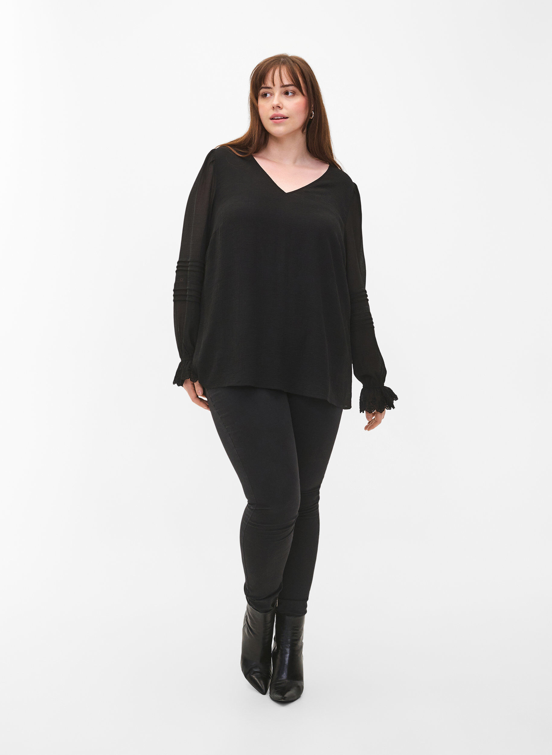Zizzi Bluse med V-hals og ermer med volanger, Black, Model image number 3