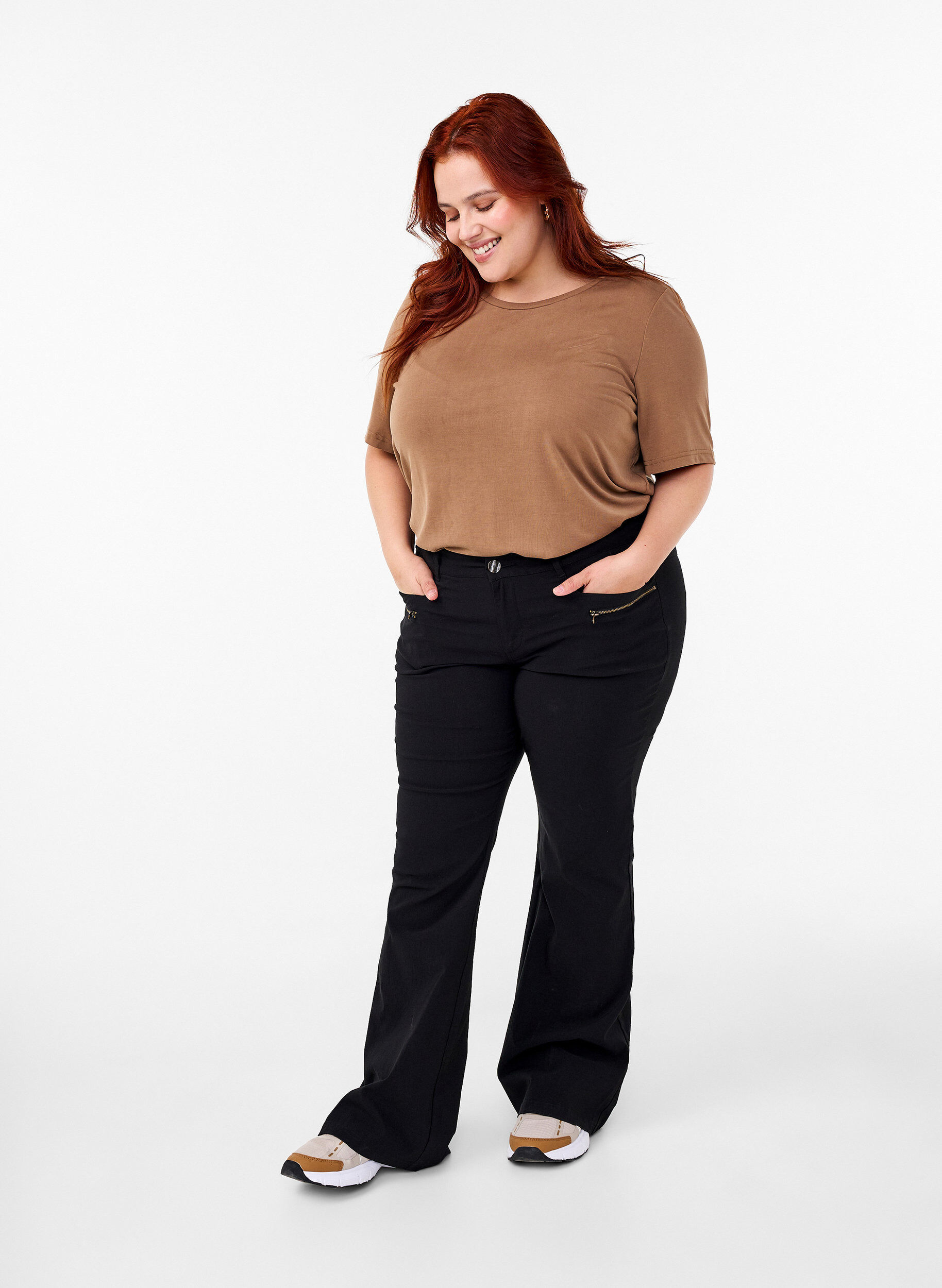 Zizzi T-skjorte i Tencel &trade; Modal med rund hals, Brun, Model image number 1